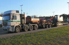 MUT Jedral mit einem Hitachi Bagger