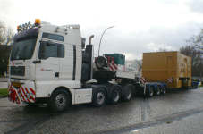 Transport eines Antriebsmodules f�r einen Gro�bagger
